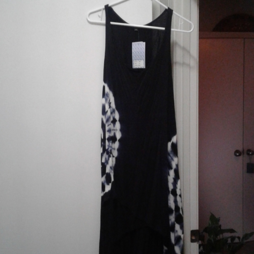NWT! Never worn size medium !!